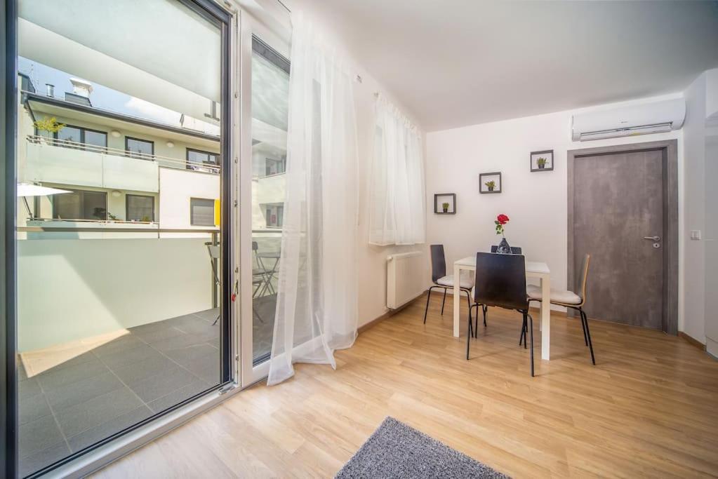 Grace Pine Apartment 1 Budapest Exterior foto