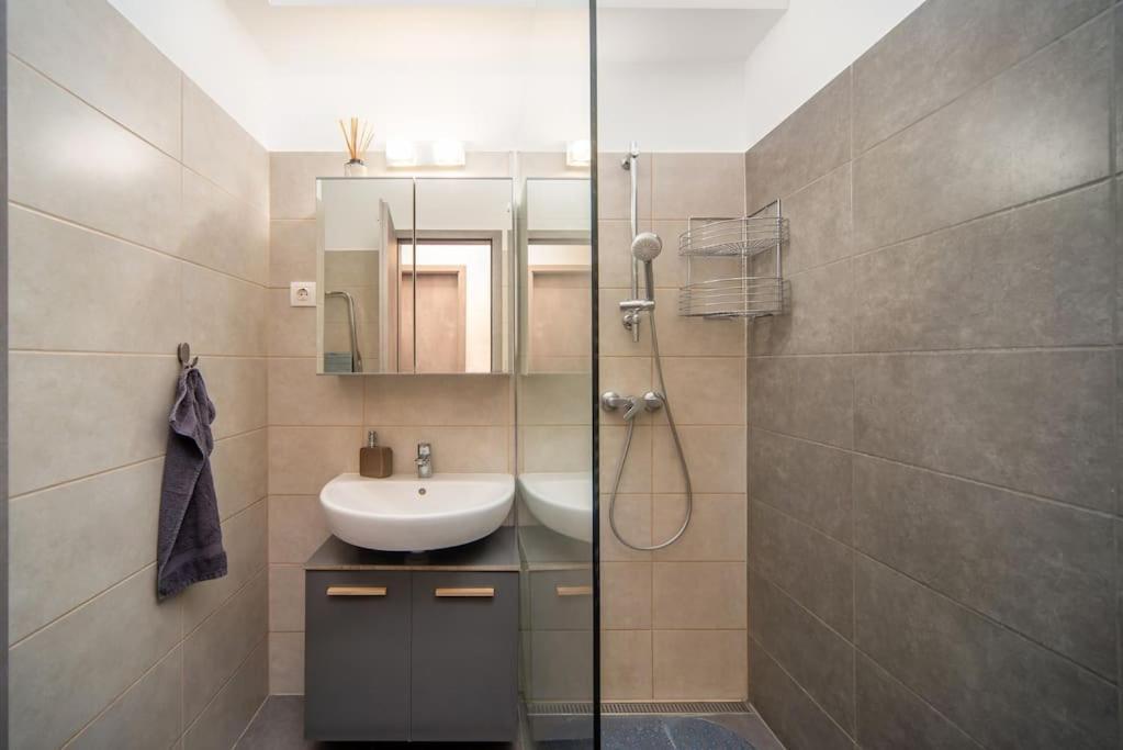 Grace Pine Apartment 1 Budapest Exterior foto